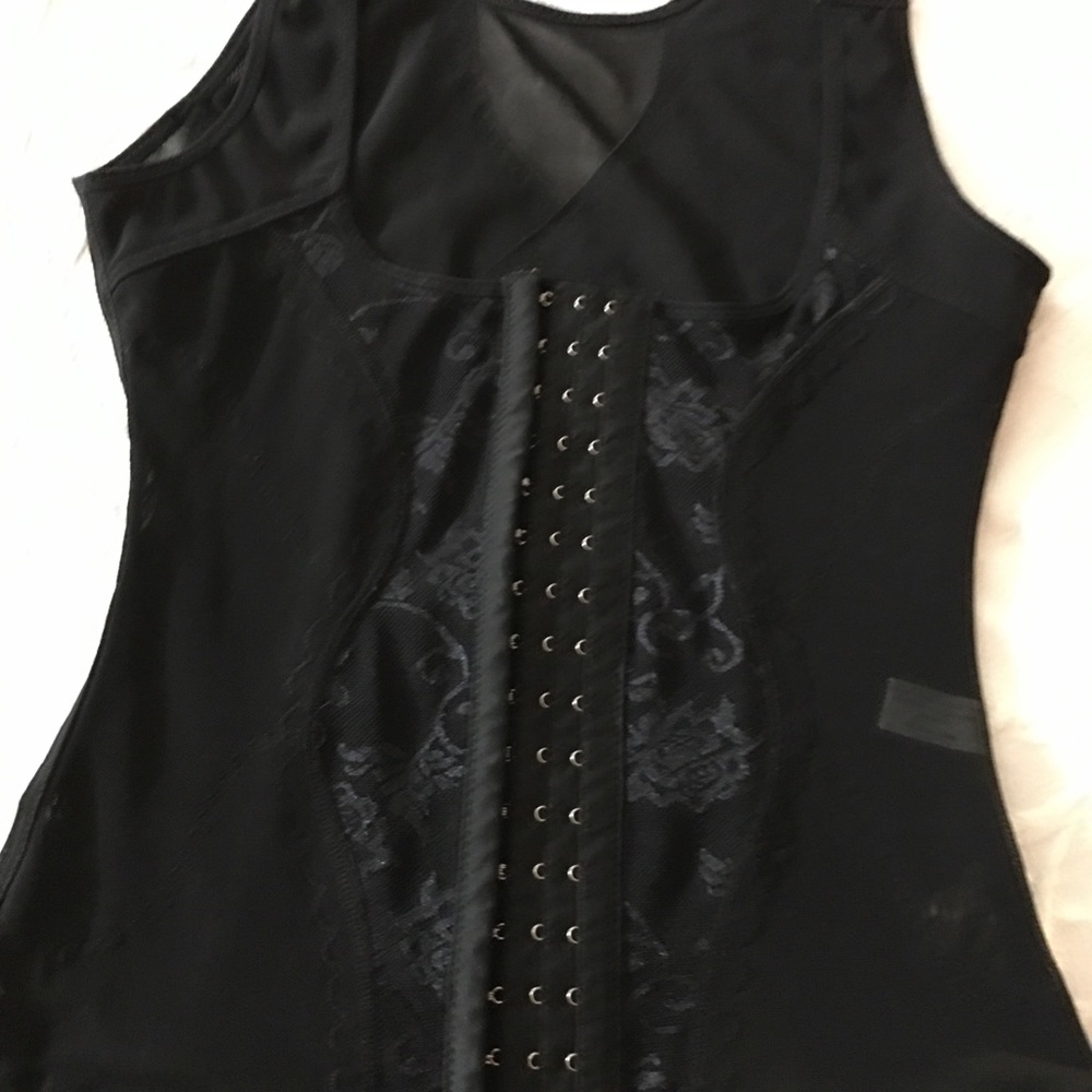 Black Waist trainer . I’m great shape. Size LG